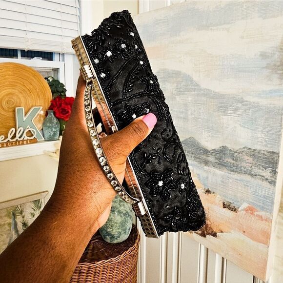 VTG Black Satin Embroidered Sequins Detail Clasp Statement Clutch. - Picture 14 of 15